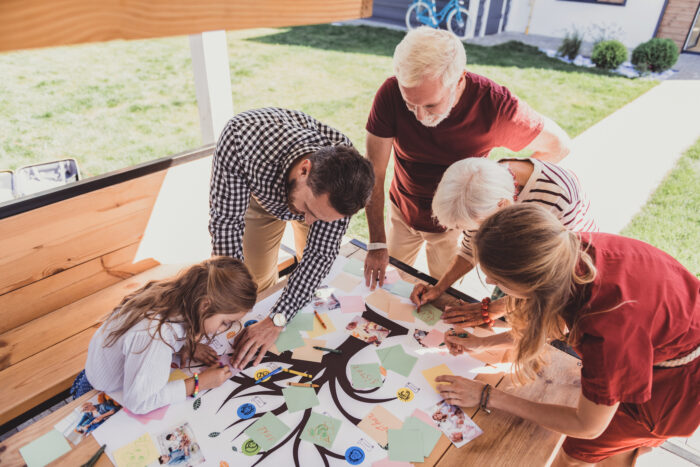 Créer son arbre généalogique en famille