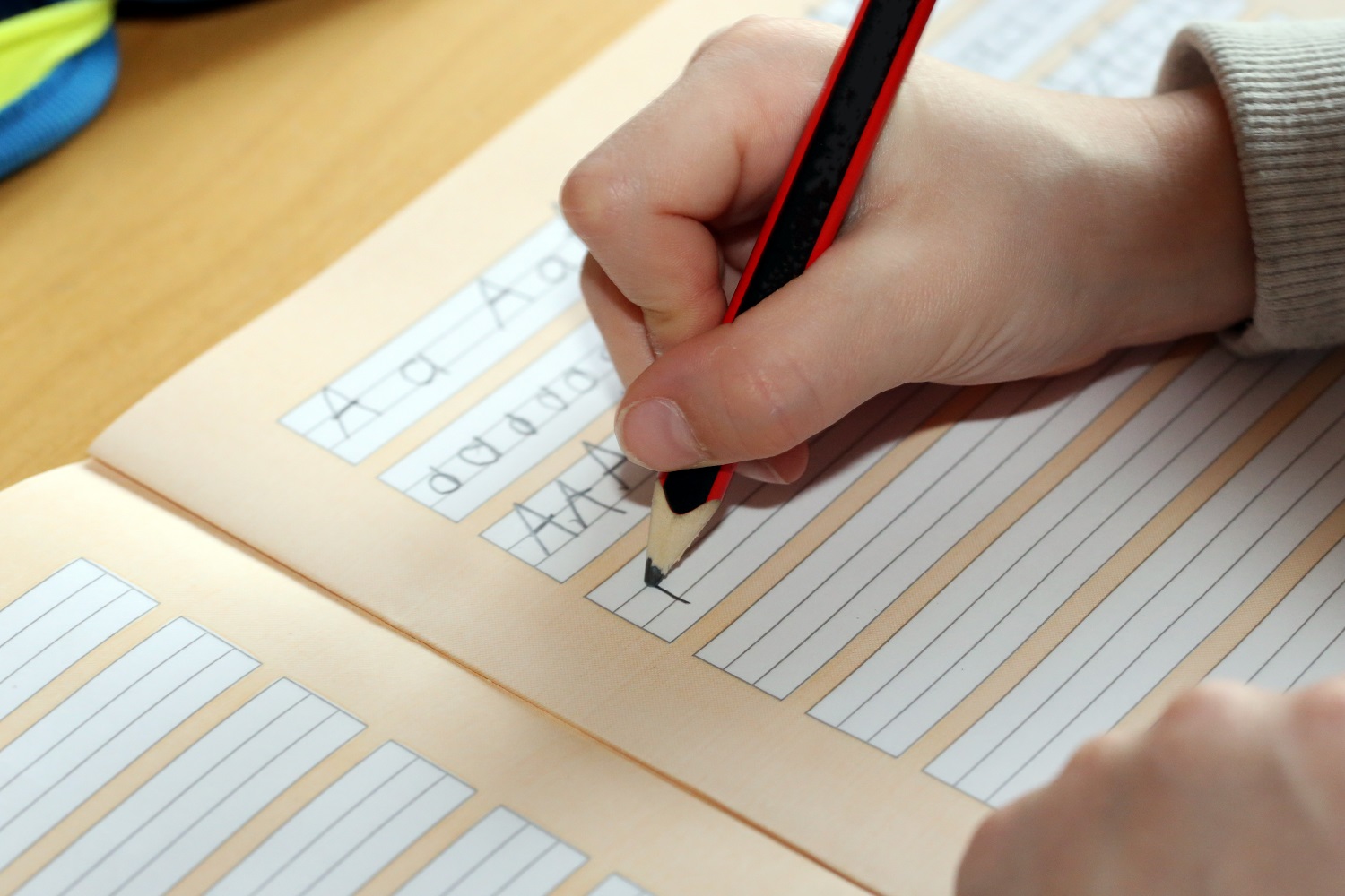 Enfant & écriture manuscrite fautil encore apprendre à écrire à la main