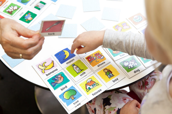 Jeux éducatifs pour apprendre le vocabulaire d'une langue étrangère en s'amsant - memory