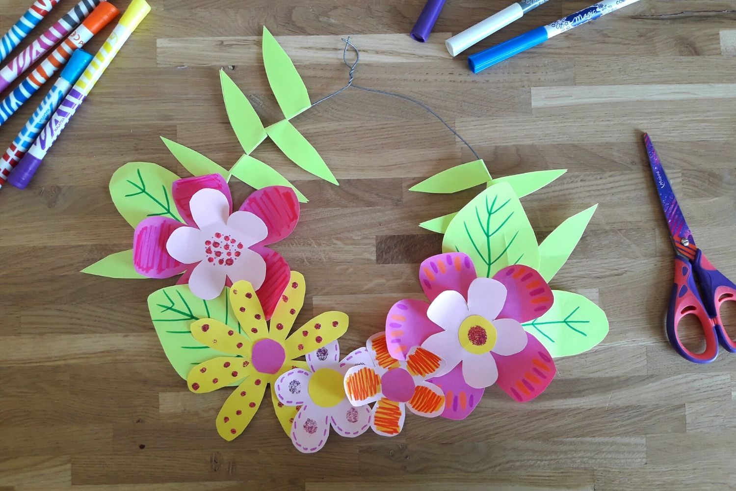 DIY Enfant - Activité créative : Couronne de fleurs en papier à