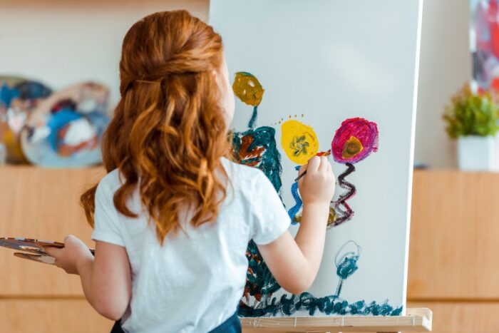 Activité enfant : se mettre à la peinture