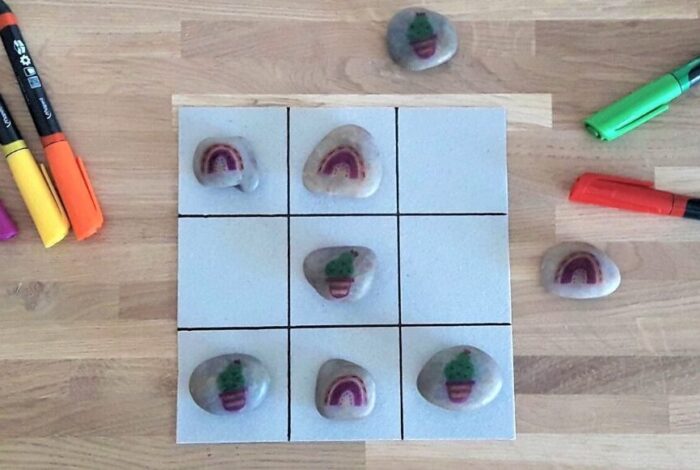 jeu du morpions avec des cailloux personnalisés