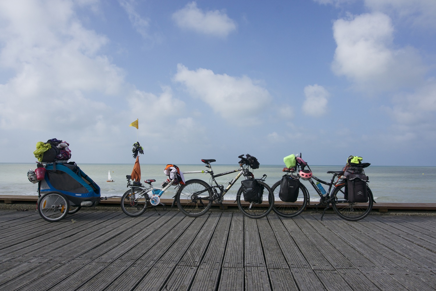 Voyager à vélo en famille, la promesse de souvenirs magiques par graines de baroudeurs 1500x1000