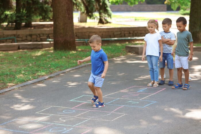 jeux cours de récré - s'amuser à l'école avec ses copains
