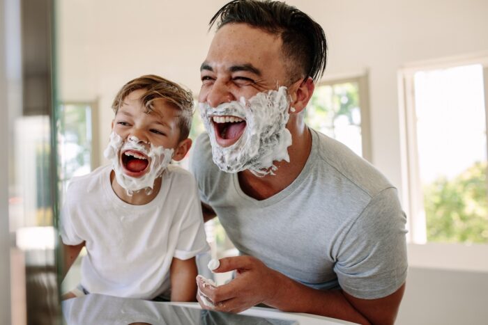 Imiter les grands, c'est bon pour le développement de l'enfant