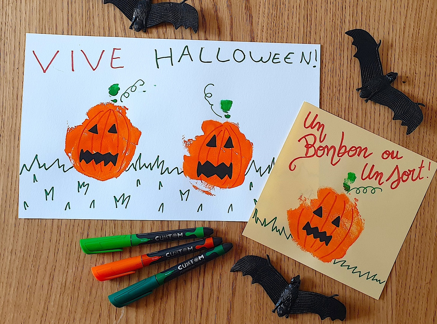 Peinture avec ses empreintes de mains : personnages d'Halloween