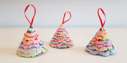 Fabriquer une décoration de noel avec des taillures et copeaux de crayons de couleur - recyclage créatif