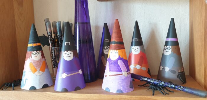 Activité créative facile pour une déco Halloween : des sorcières en papier