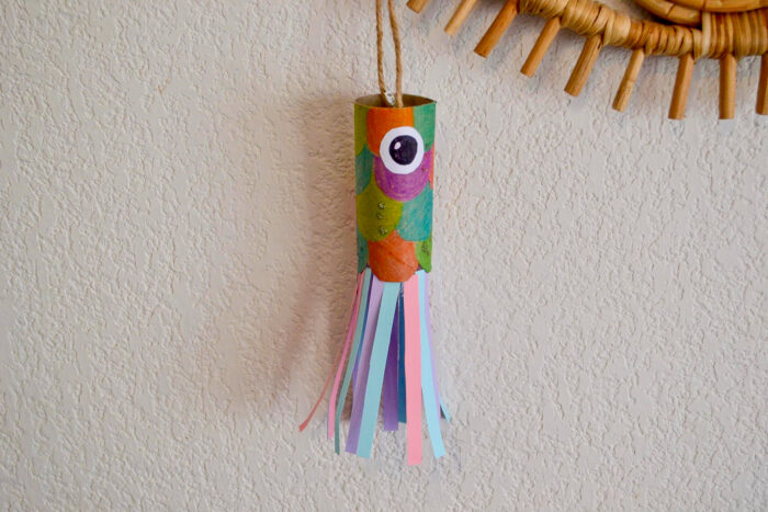 Poisson koïnobori à fabriquer avec un rouleau de papier toilette