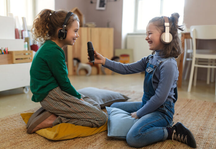 Le top 5 des podcasts "Les adultes de demain"