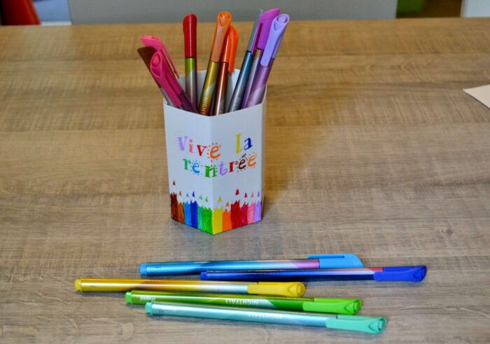 Fabriquer un pot à crayons en papier