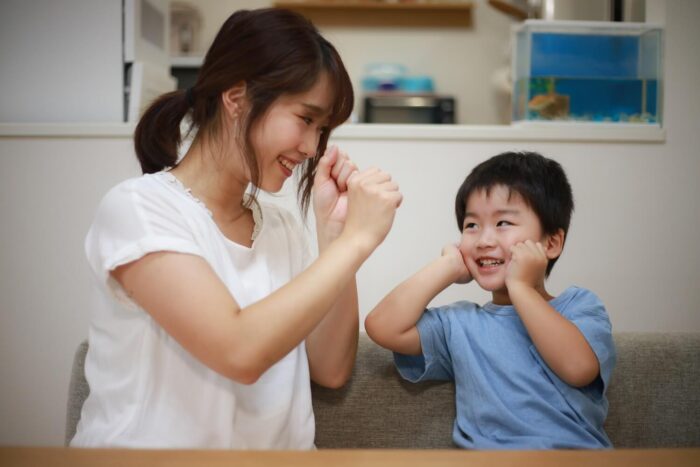 mapiwee by maped 10 chansons à gestes pour enfants