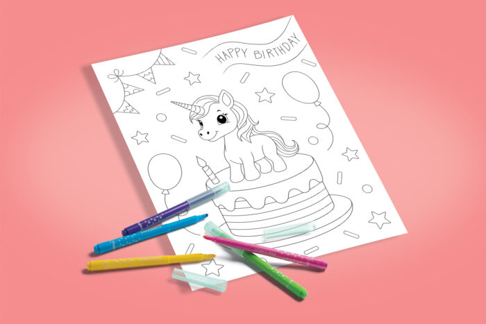 Coloriage licorne sur un gâteau d'anniversaire