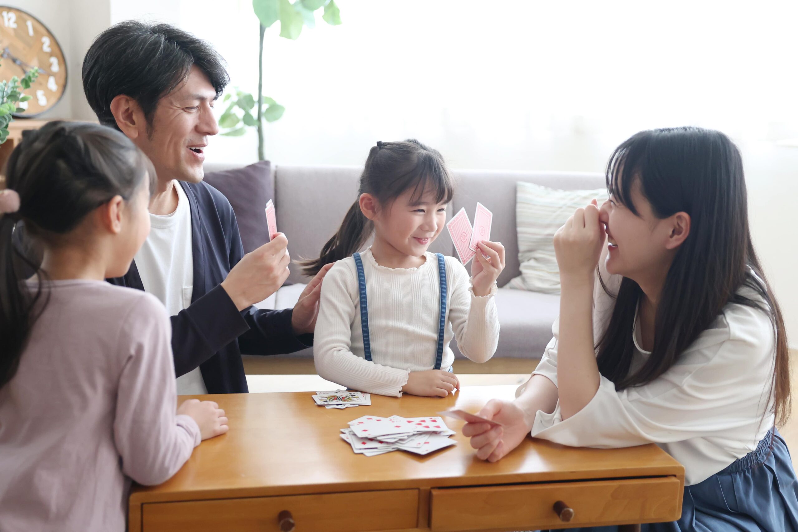 Just One - Jeux De Cartes Pour Toute La Famille. Adultes Et Enfants - 3 à 7 Joueurs - 30 à 45 Minutes De Jeu - À Partir De 8 Ans - Version Française