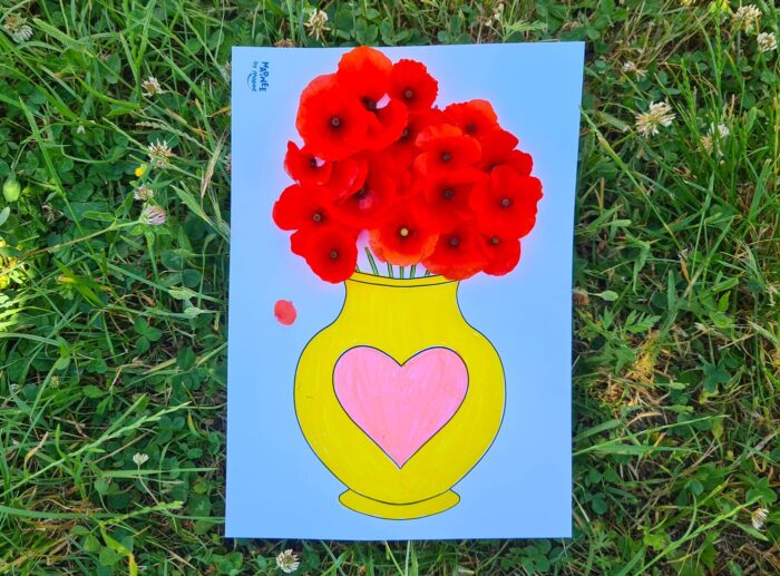 Vase jaune à cœur garni de coquelicots rouges, activité tableau floral en fleurs pour enfant