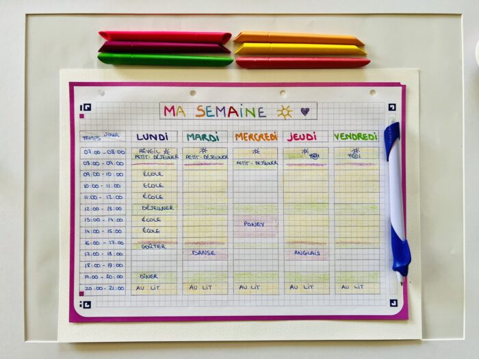 Planning hebdomadaire terminé, avec repas et activités surlignés par catégories de couleur